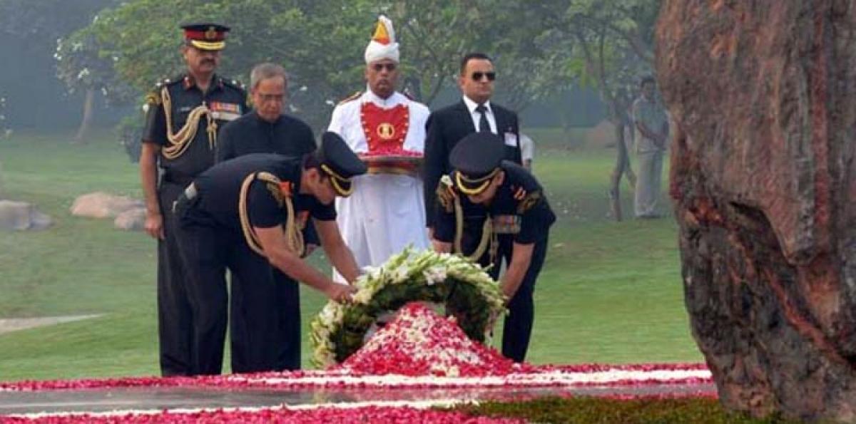 President  Pranab Mukherjee pays tribute to Indira Gandhi